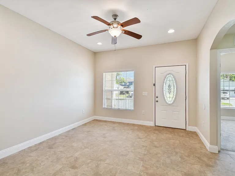 2321 W Beach St — Photo 4