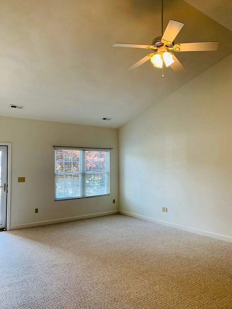 2 Bedroom 2 Bath Townhouse — Photo 4