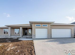 8703 E Silverbell St, Sioux Falls, SD 57110