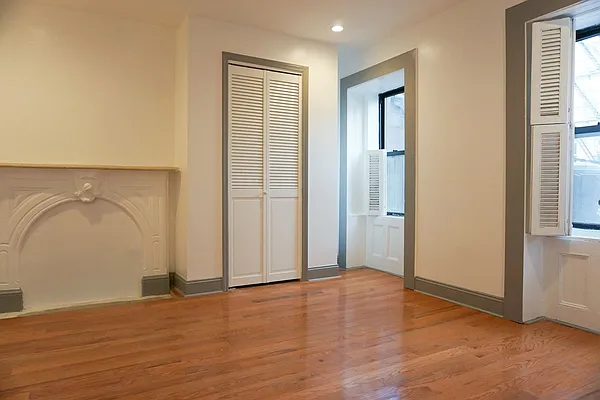Rented by E Realty International Corp | media 1