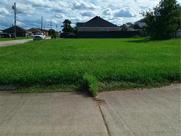 1900 Florida Ave, Chalmette, LA 70043
