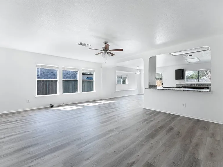 315 E Bello Dr — Photo 4