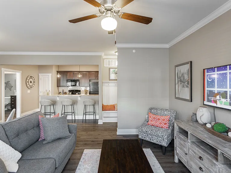 Cox Creek at Reagan Crossing Apartments — Photo 5