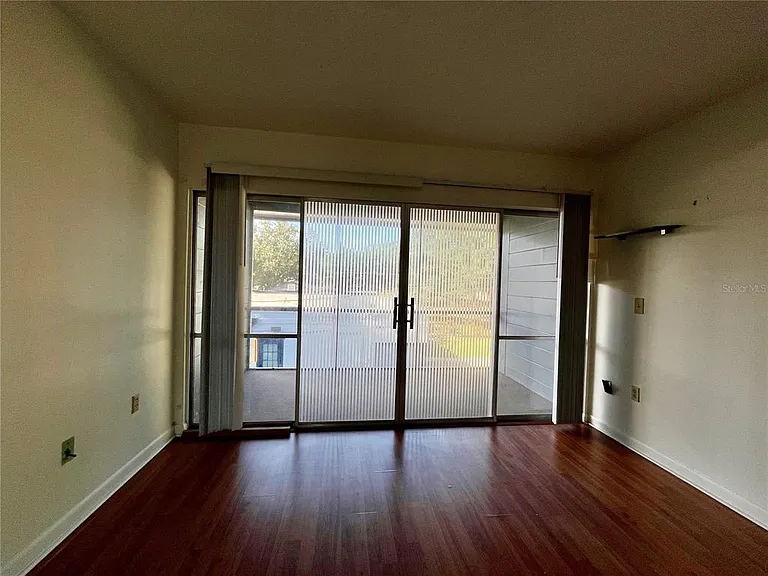 1014 E South St #16 — Photo 7