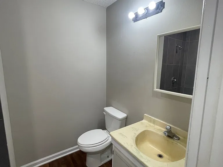 813 Robin Hood Trl — Photo 21