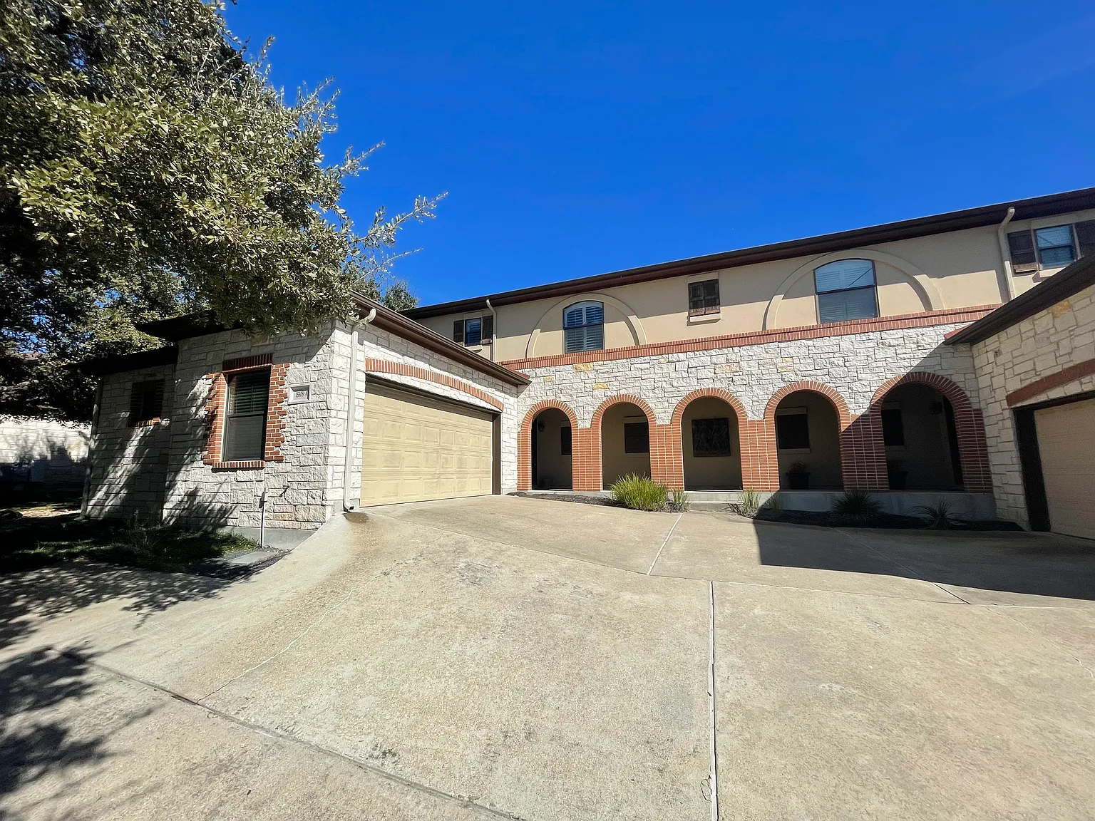3 bed, 2119 sqft, $2,999 — Photo 4