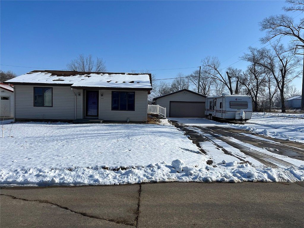 252 Park St, Fairfax, IA 52228 Zillow