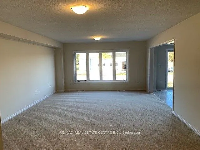 10 Esther Cres — Photo 3