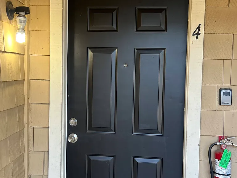 1820 V St #4 — Photo 3