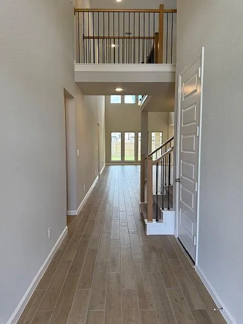 4 bed, 3.5 bath, 3190 sqft, $3,900 — Photo 3
