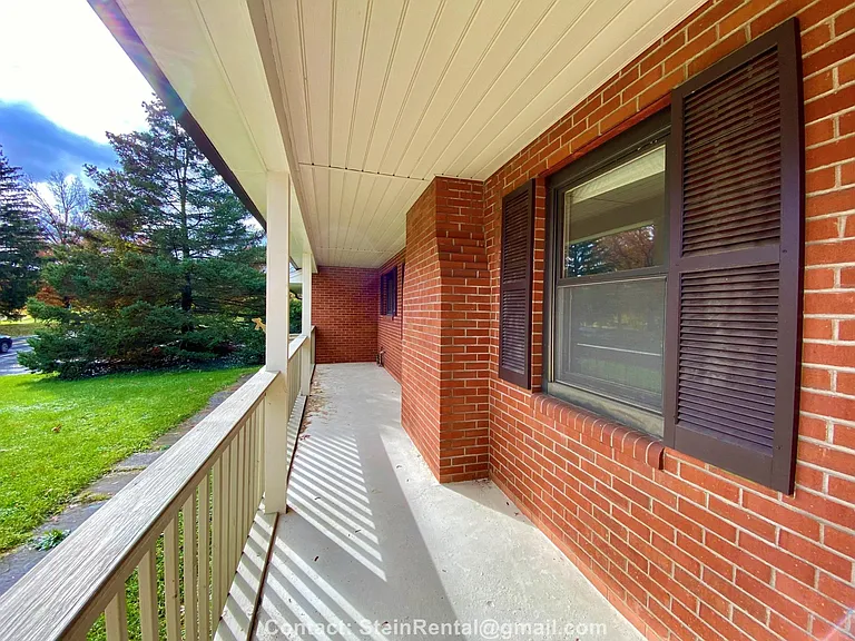 838 Stein Ln — Photo 3