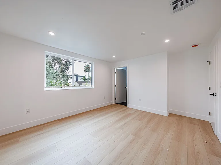 2026 Luxury 3, 4 & 5 Bed Townhomes — Photo 52