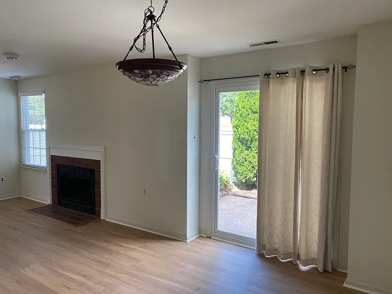 691A Rose Hollow Dr #691A — Photo 2
