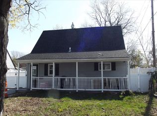 31 Celestial Ln, Levittown, NY 11756