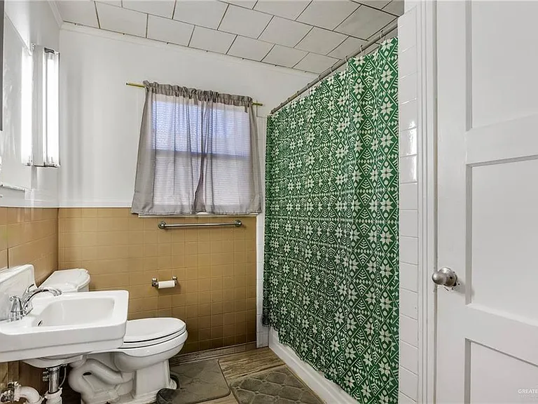 518 E Kelly Ave — Photo 16