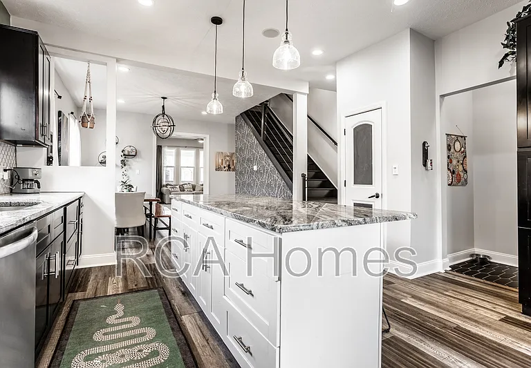 1547 Hoyt Ave — Photo 8