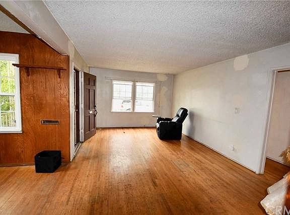 2nd image of 11354 Rosecrans Ave