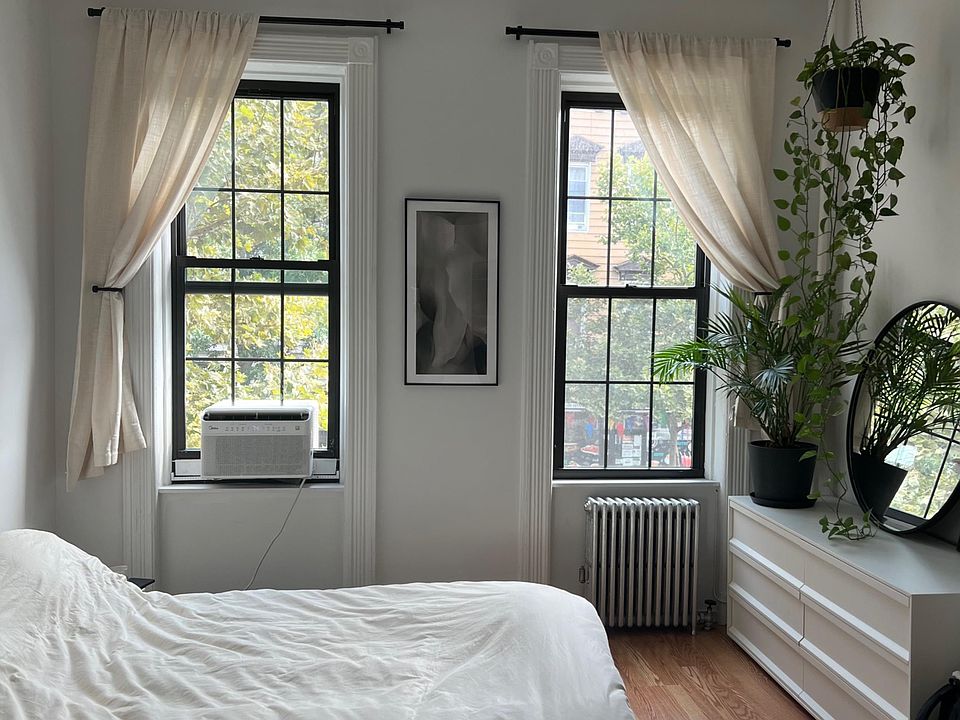 1st image of 190 Irving Ave APT 2L