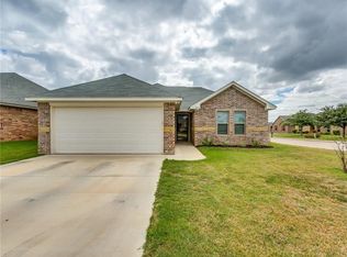1045 Inverness Dr, Weatherford, TX 76086