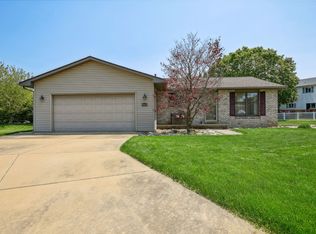 1812 Lyndhurst Dr, Savoy, IL