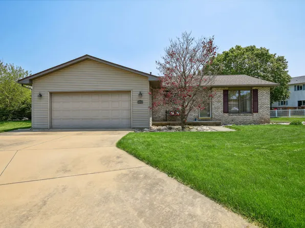 1812 Lyndhurst Dr, Savoy, IL 61874