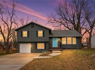 7614 Grandview Ln, Overland Park, KS 66204