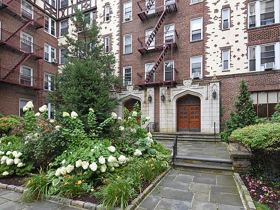 2nd image of 1468 Midland Ave APT 1C
