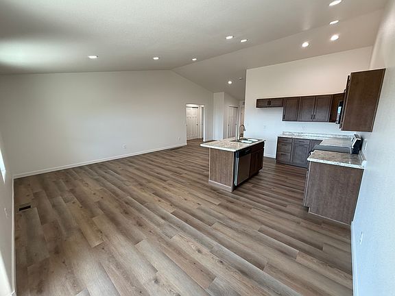 4th image of 290-292 W Palomar Bay