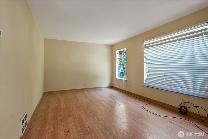 2nd image of 1735 28th Avenue S
