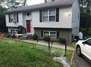 12 Metuchen Rd, West Milford, NJ 07421