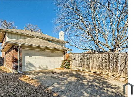 2420 Waterloo Ln — Photo 35
