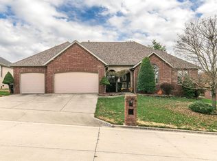 3226 E Fox Grape St, Springfield, MO 65804