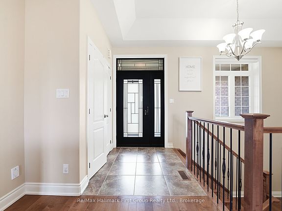 4th image of 113 Pinnacle St