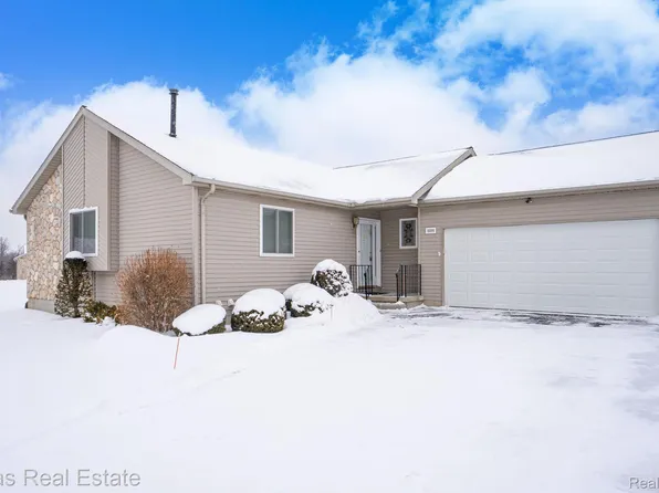 10200 Hawthorne Cir, Goodrich, MI 48438