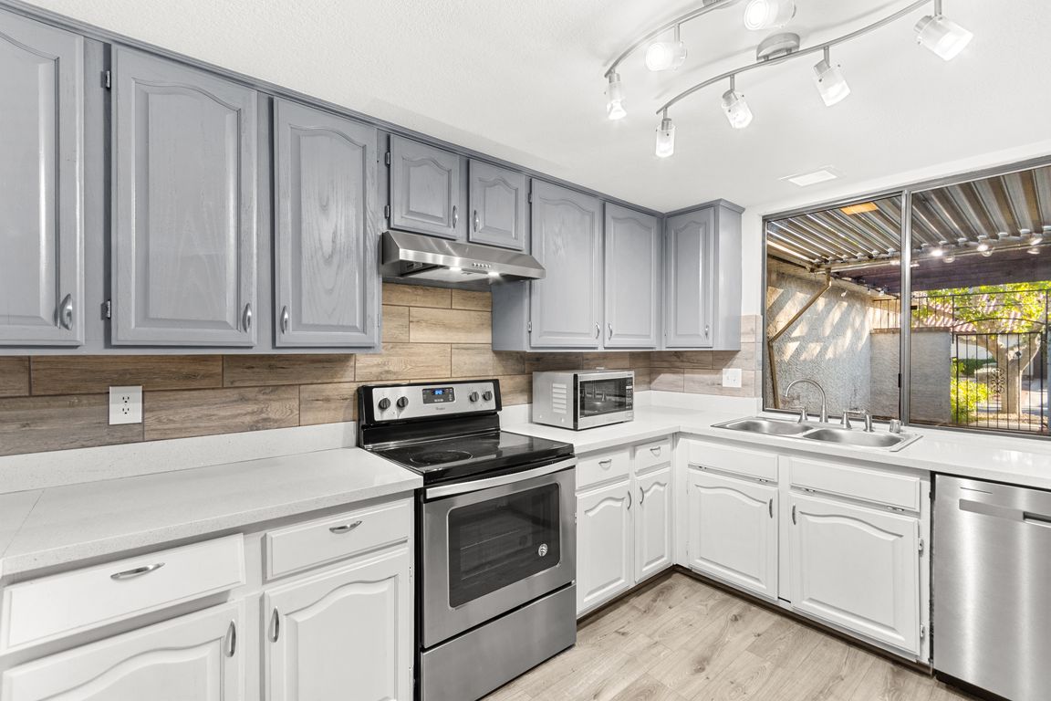 next background image