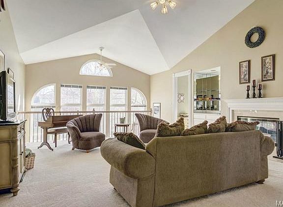 5th image of 495 Westglen Village Dr