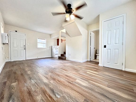 5th image of 218 N Windomere Ave
