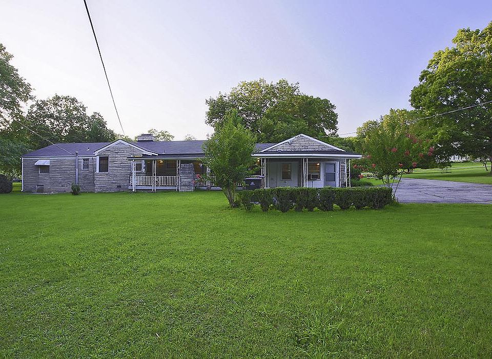 1st image of 407 W Hillwood Dr