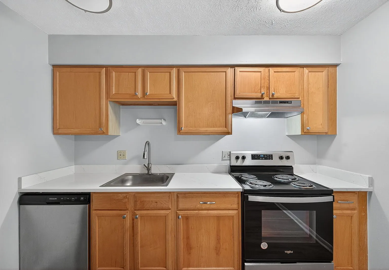 2 bed, 1.0 bath, 760 sqft, $1,215 — Photo 1