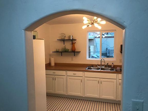 3rd image of 1012 S Espina St