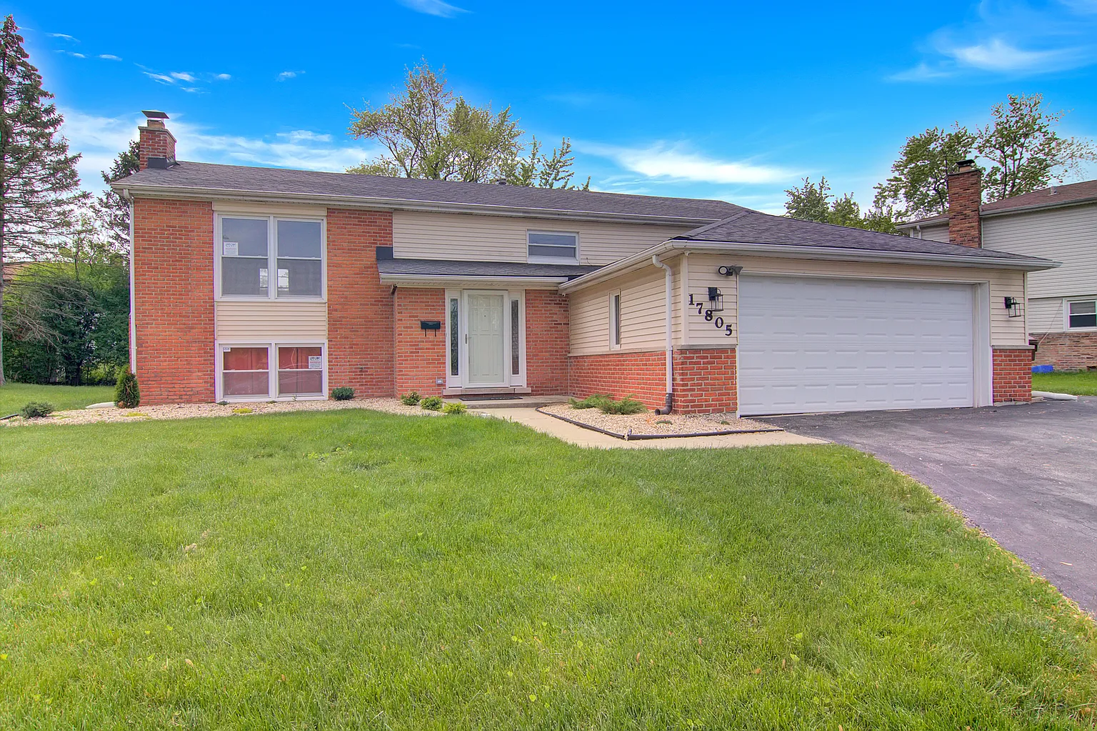 17805 Oakwood Dr photo 1