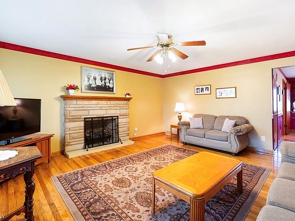 5th image of 2739 Algonquin Dr