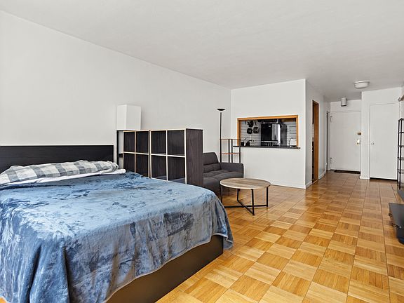 3rd image of 321 E 48th St APT 4K