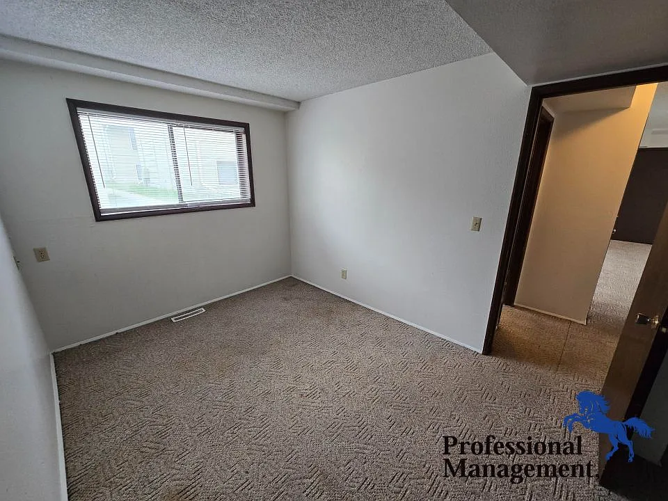 2 bed, 1.5 bath, 900 sqft, $995 — Photo 4