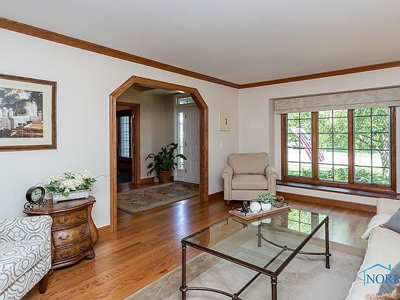 3rd image of 2339 Saint Roberts Ln