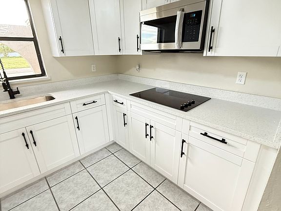 3rd image of 3317 SW Santa Barbara Pl #3317