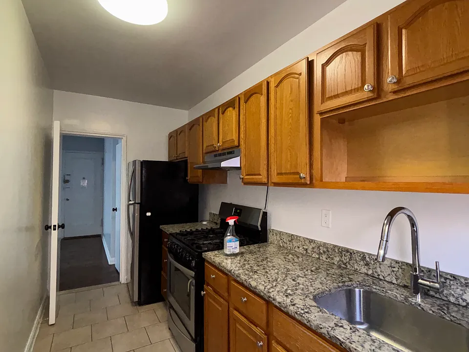 6245 Broadway #3B