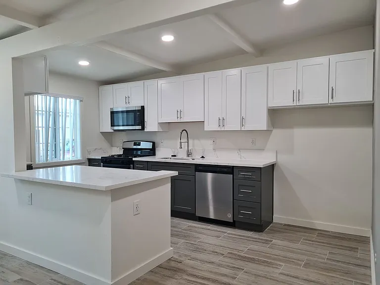Remodeled 1 Bedroom Unit in Orange — Photo 2