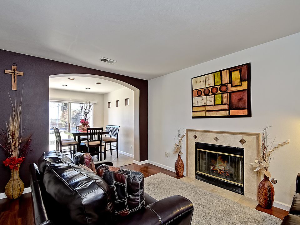 1st image of 3174 Glancy Dr