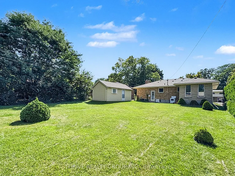 444 Ridgewood Cres #LOWER — Photo 21